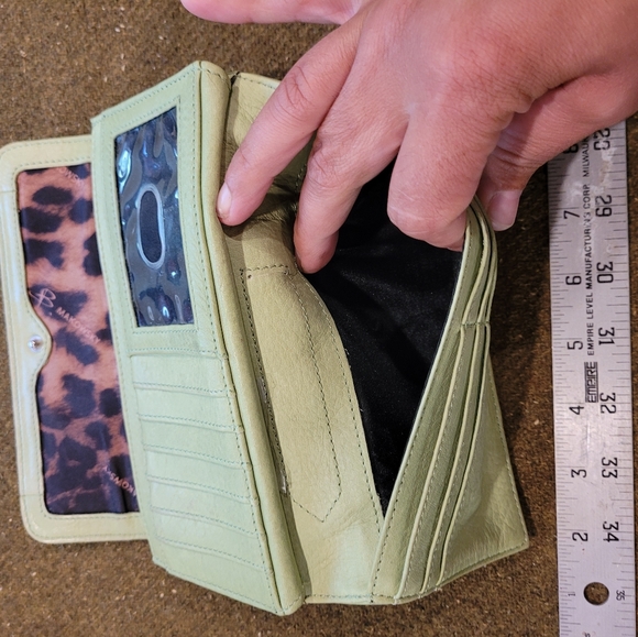 B. MAKOWSKY Vintage Green Leather tri-fold Wallet leopard lining - Picture 9 of 9